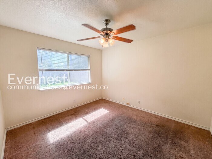 Building Photo - 202 Tamara Dr