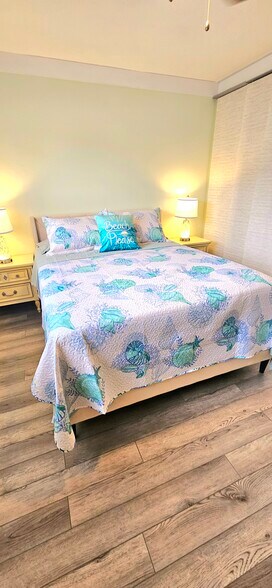 2nd bedroom with a queen sized bed - 8740 Lueck Ln