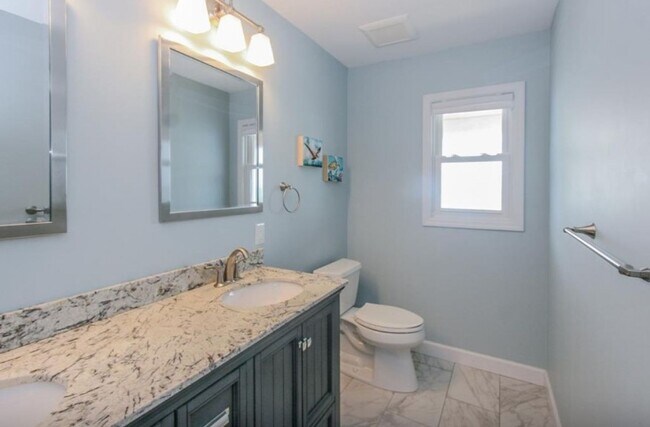 Building Photo - ENDLESS ELEGANCE AT THIS OFF-SEASON FURNISHED RENTAL