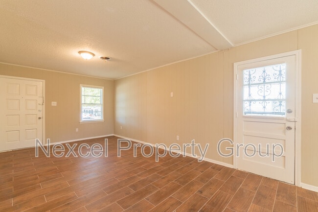 Building Photo - 8254 Elmbrook Dr