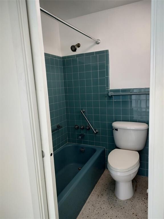 Building Photo - 2727 Yacht Club Blvd