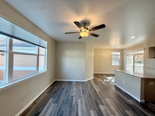 Building Photo - Beautiful,  2 Bed/2 Bath Condo in High Plains Village