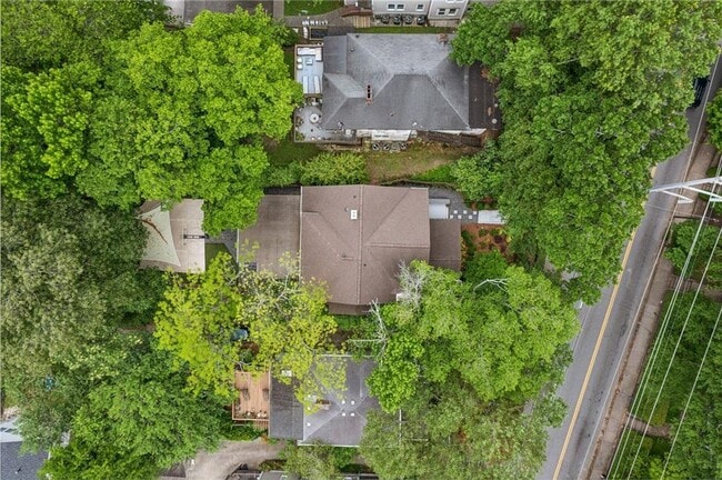 Building Photo - 843 Monroe Dr NE