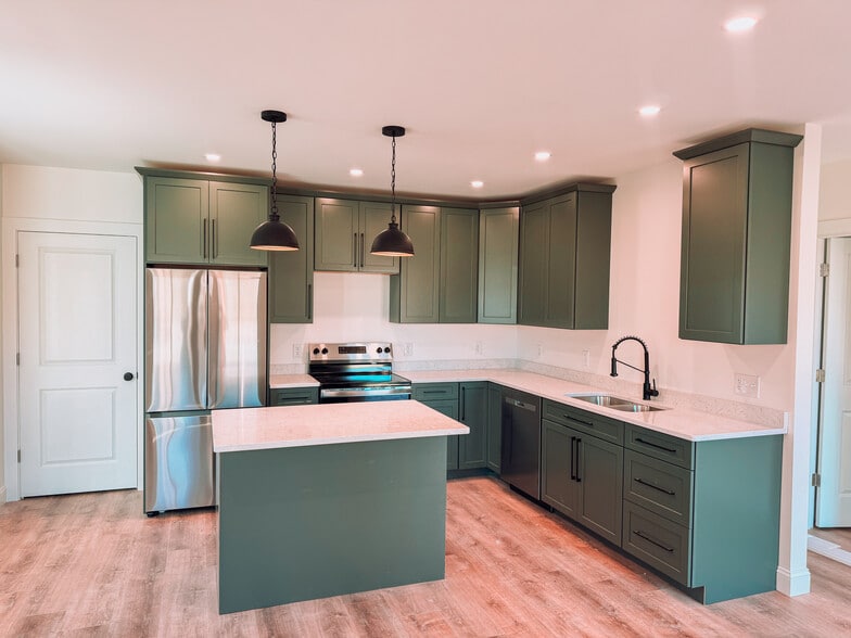 Primary Photo - 99 King Rd