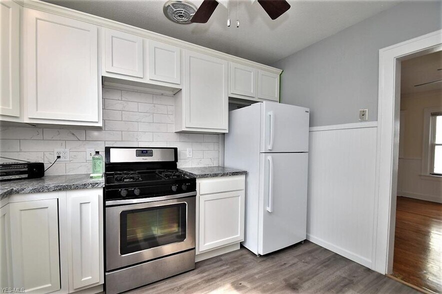 Building Photo - 1331 Nelson St