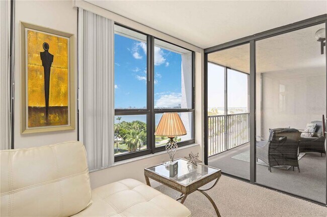 Building Photo - 11 Sunset Dr