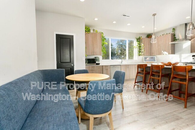 Building Photo - 7229 Turquoise Dr SW