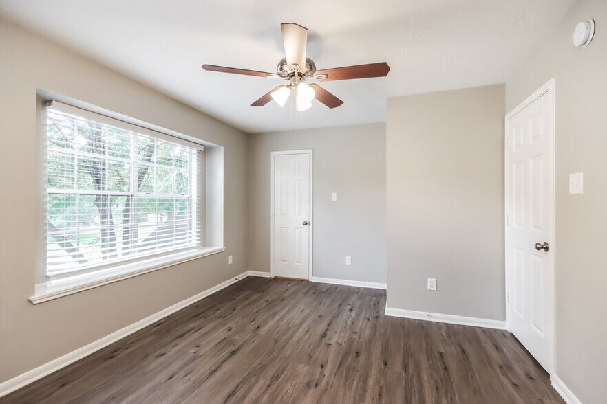 Building Photo - 7014 Hayden Dr