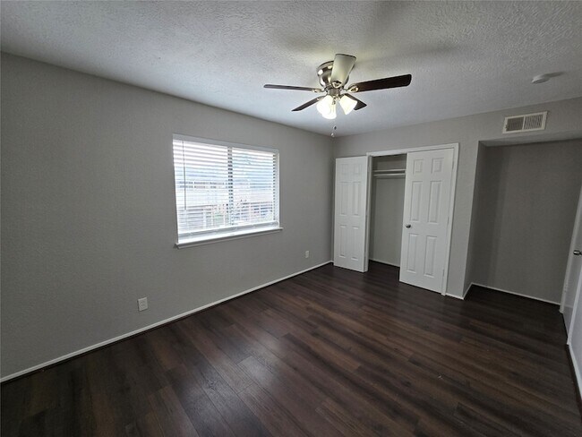 Building Photo - 5628 Birchmont Dr