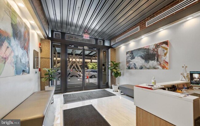 Building Photo - 916 G St NW