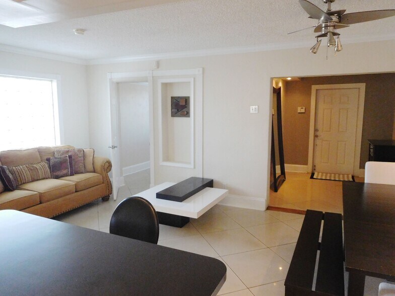 Livingroom w/ view of apt entry - 112 S Federal Hwy