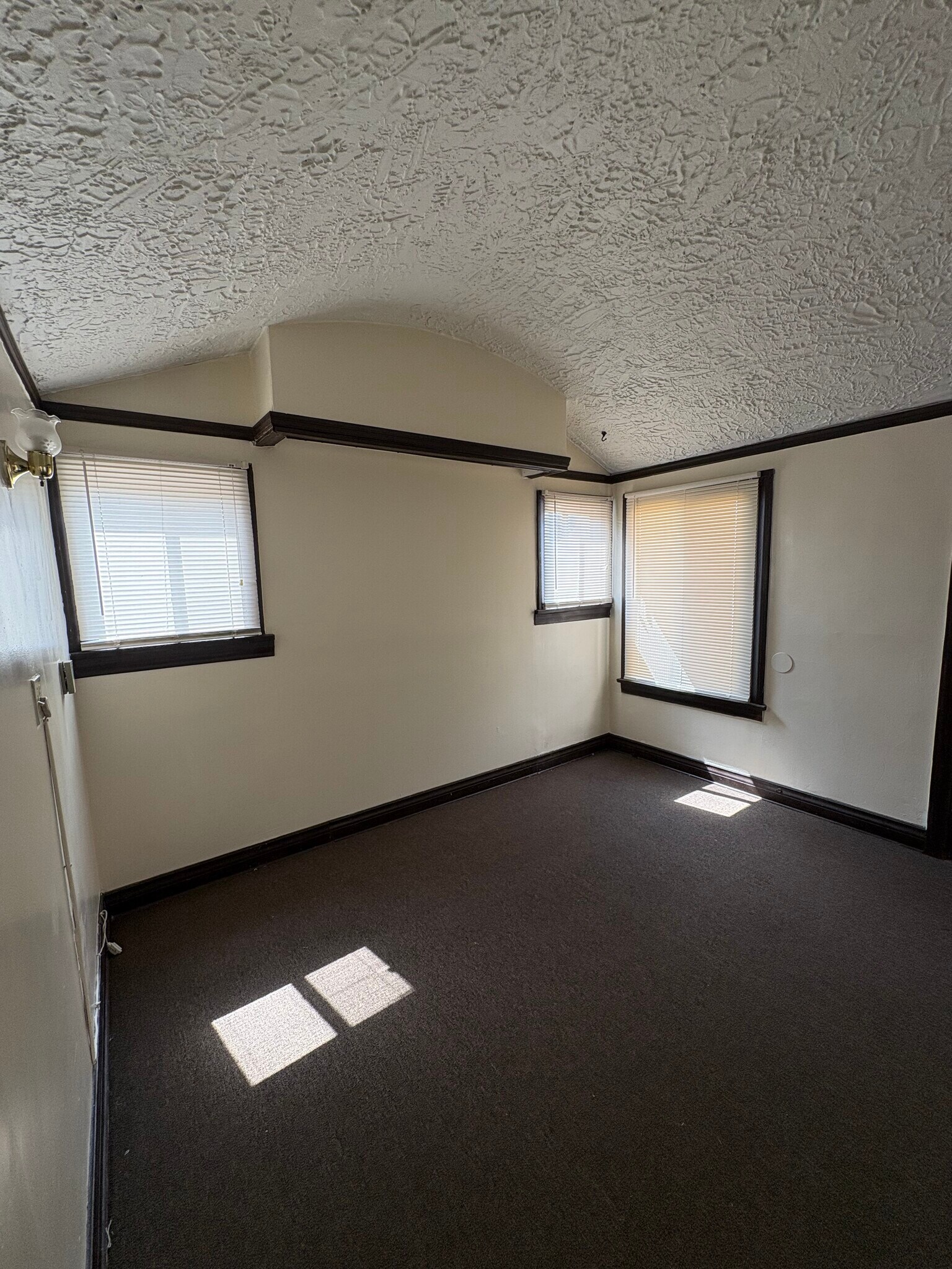 Building Photo - 2414 W 39th St