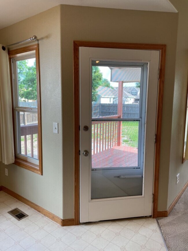 Building Photo - 4 Bed 2.5 Bath Home in Windsor