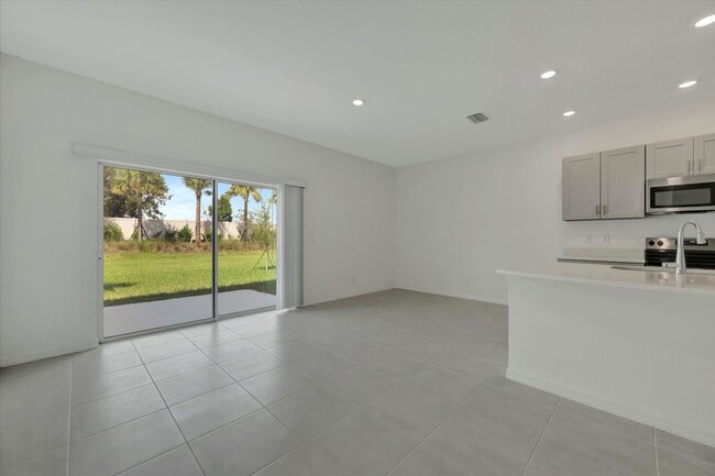 Building Photo - New - Never Lived In Townhome - Lakewood R...