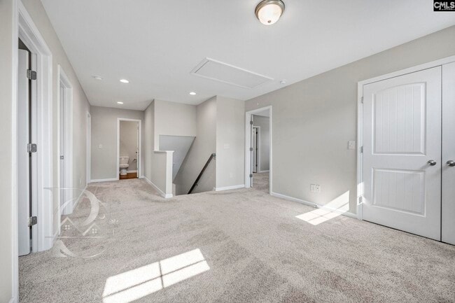 Building Photo - 9 Spinney Ct