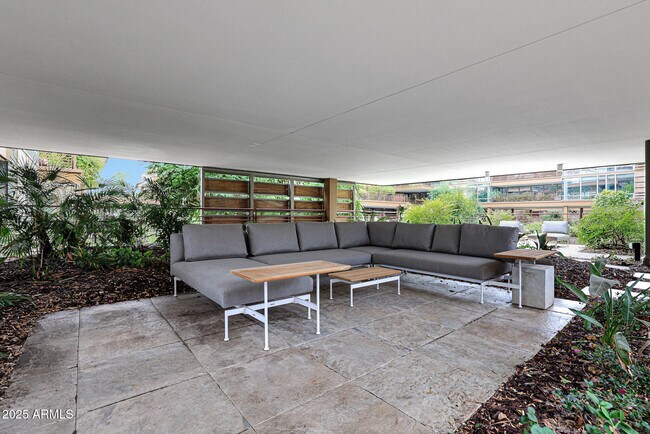 Building Photo - 7151 E Rancho Vista Dr
