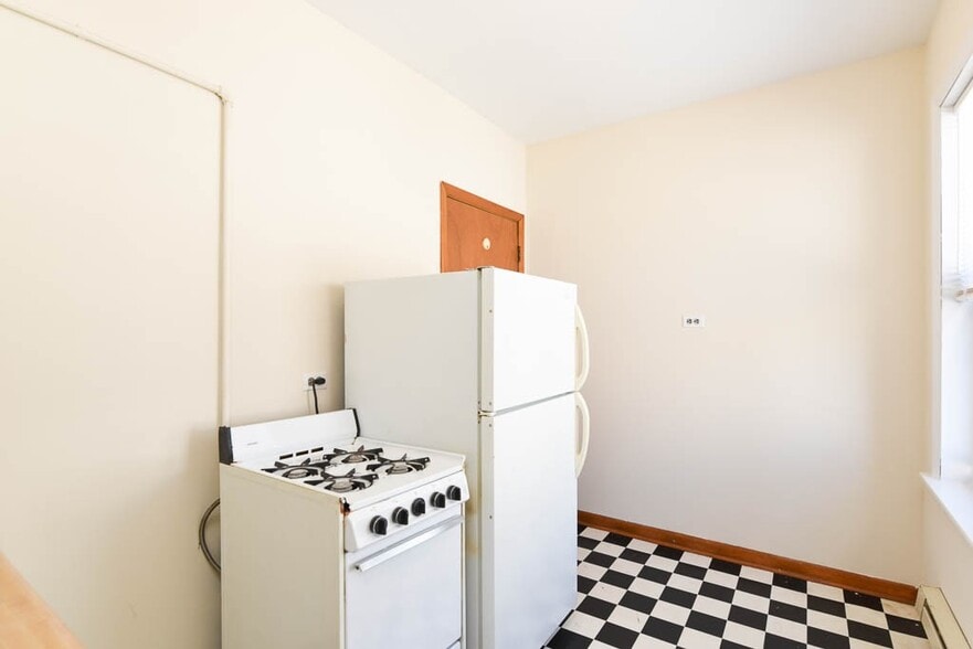 Building Photo - 2851 N Orchard St