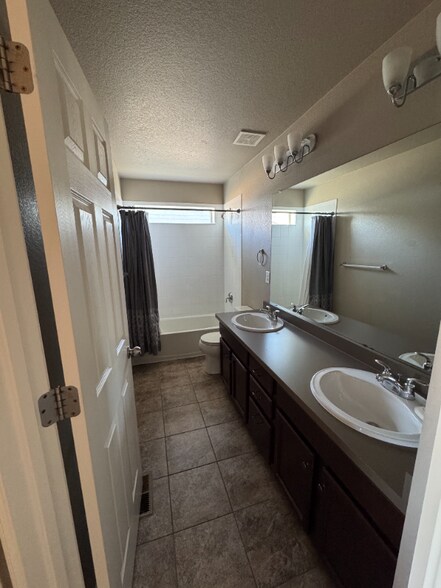 Building Photo - 6559 Tombstone Ridge Rd