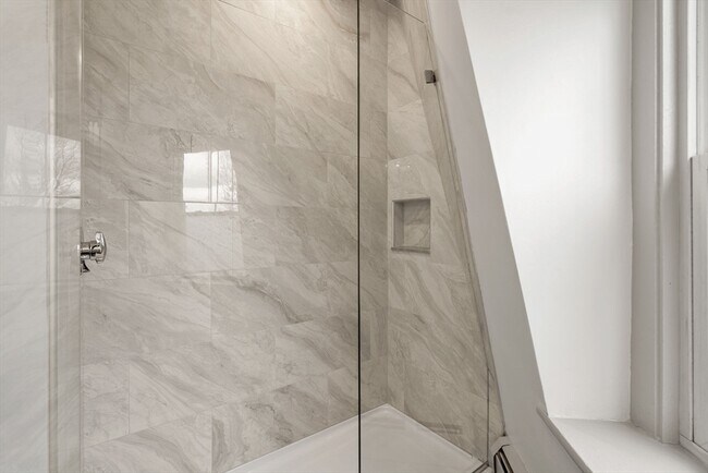 Building Photo - 6 Mt Vernon St