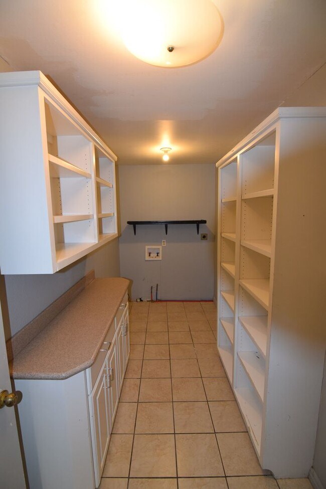 Building Photo - $1,500.00 Move-in-Special