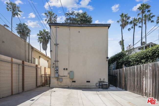 Building Photo - 732 Washington Blvd