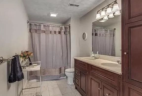 Full Bath (3rd Floor) - 1 Olson St