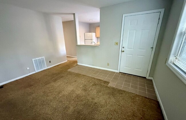 Building Photo - 3227 Bishop St