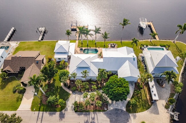 Primary Photo - Boat lovers dream home!! River, boat lift,...