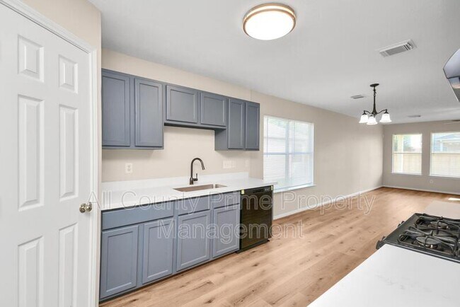 Building Photo - 21910 Willow Shade Ln