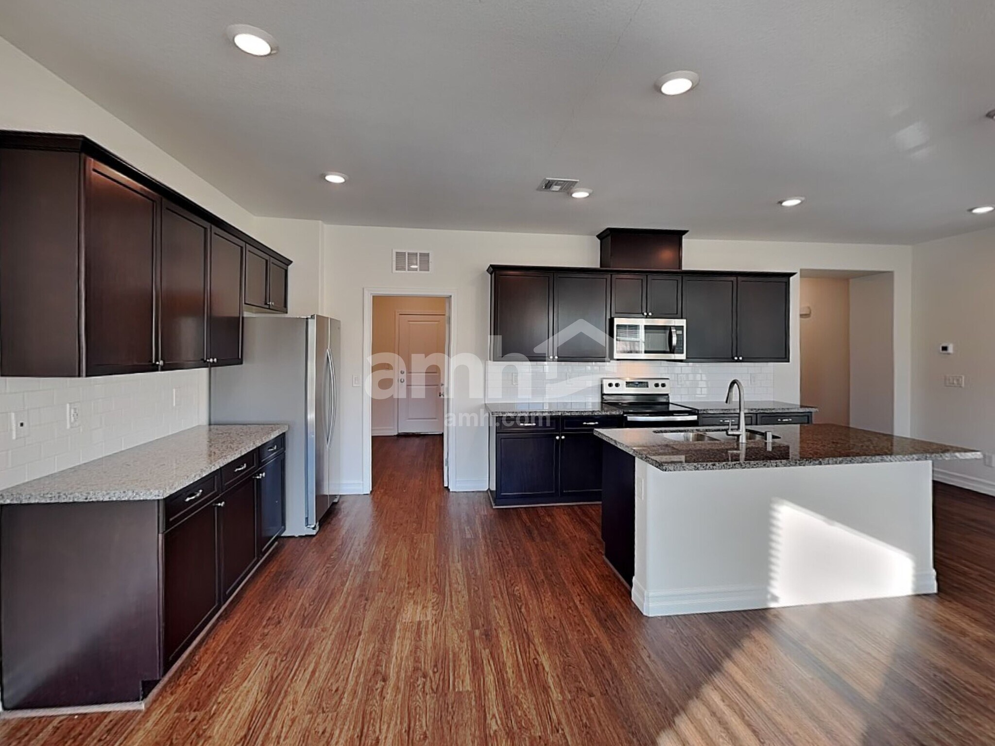 Building Photo - 9875 S Eastern Ave