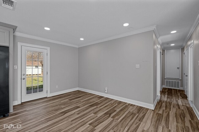 Building Photo - 1419 Teekell St