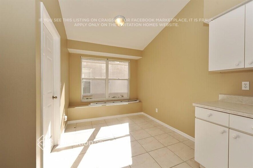 Building Photo - 407 Sand Ridge Dr