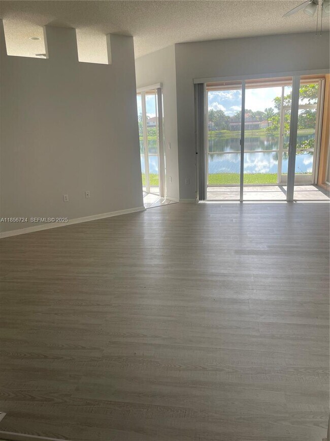 Building Photo - 575 SE 29th Dr