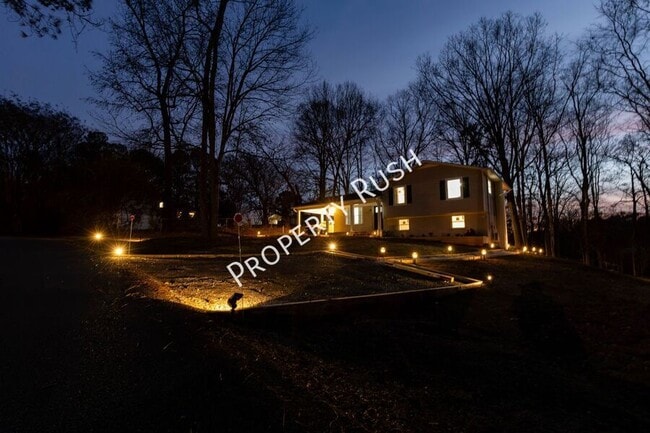 Building Photo - 2290 Malibu Dr SE