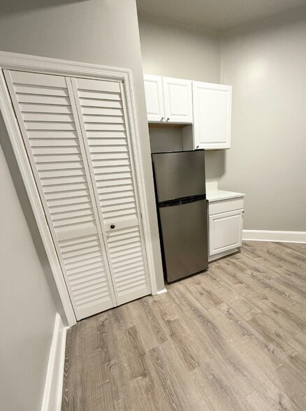 Building Photo - 613 Redgate Ave