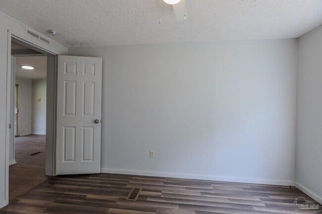 Building Photo - 6850 Bratt Rd