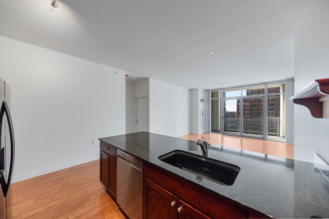 Building Photo - 1235 S Prairie Ave