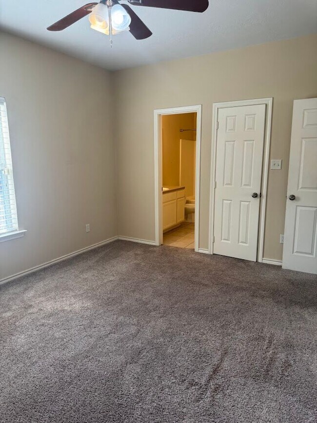 Building Photo - 609 Townplace Dr
