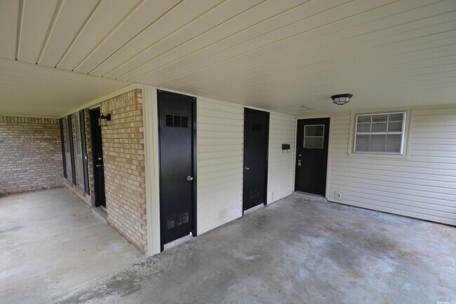 Building Photo - 7400 Denise Dr