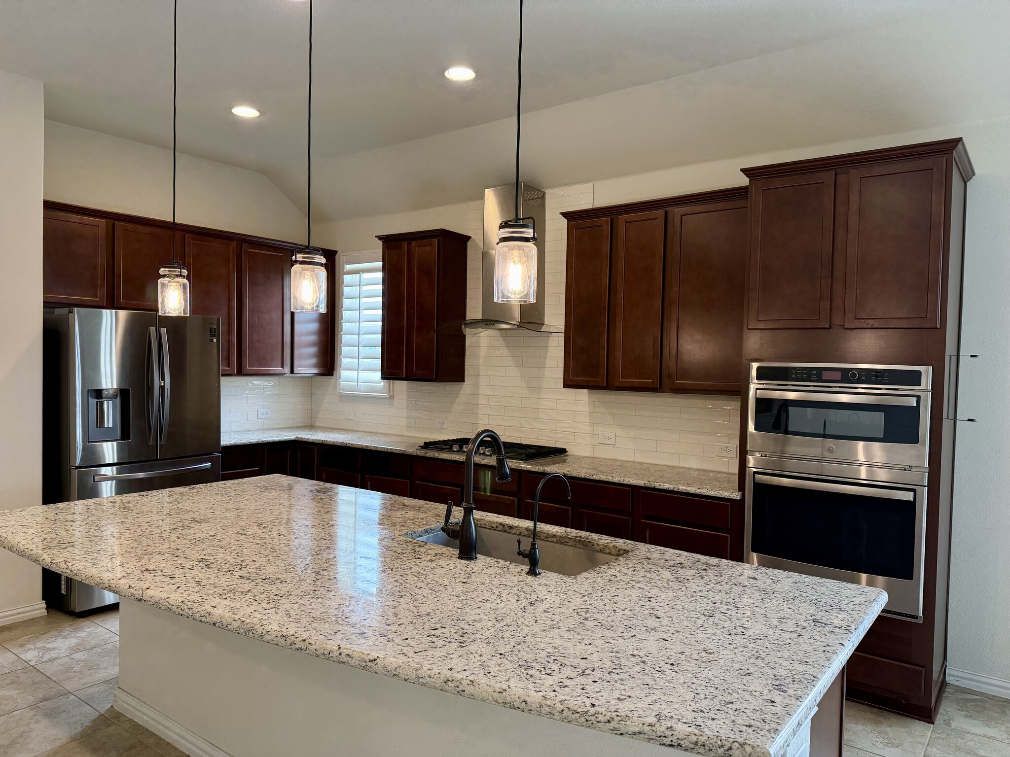 Island and kitchen - 2501 Temple Dr