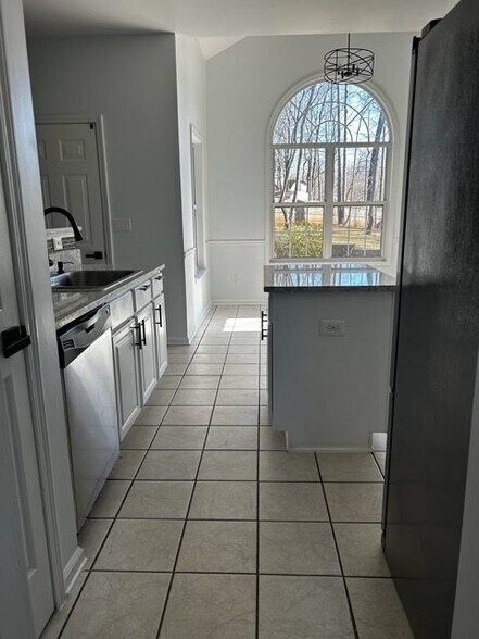 Building Photo - 1050 Dogwood Park Dr