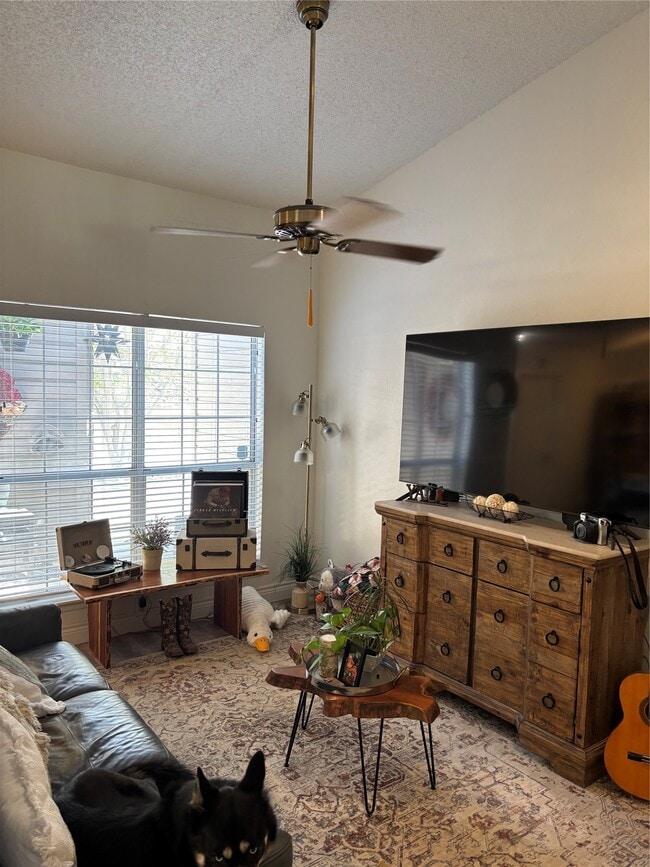 Building Photo - 30 Oak Villa Rd