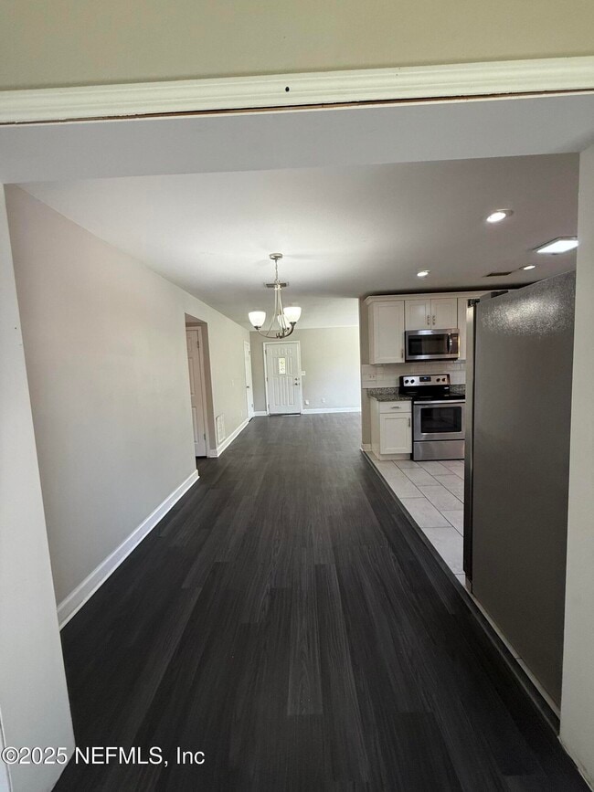 Building Photo - 10914 Indies Dr N