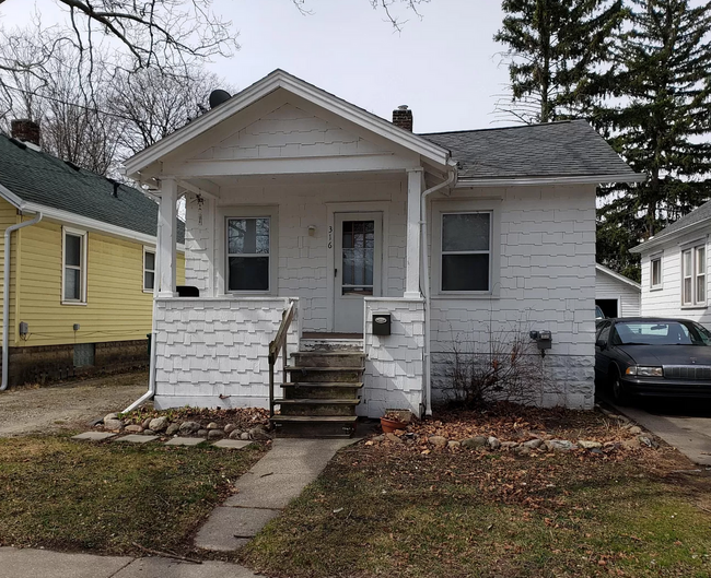 Primary Photo - 316 S Foster Ave
