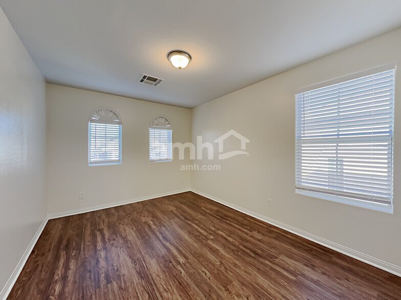 Building Photo - 7724 S Hauck St