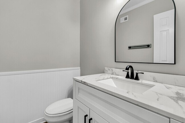 Building Photo - 3 Bedroom 1.5 Bath Town Home in North Charleston