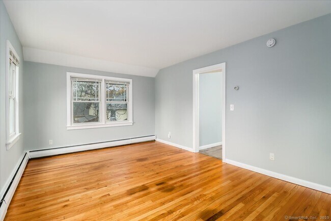 Building Photo - 9 Nicholas Square