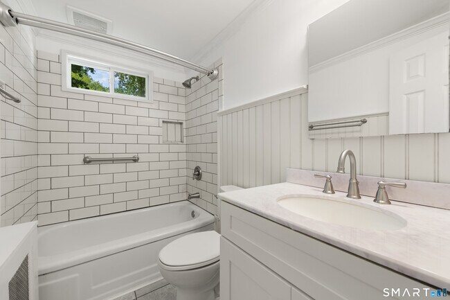 Building Photo - 298 Roseville Terrace