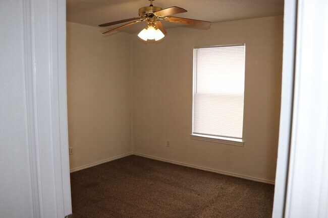 Building Photo - 2800 Edgefield St