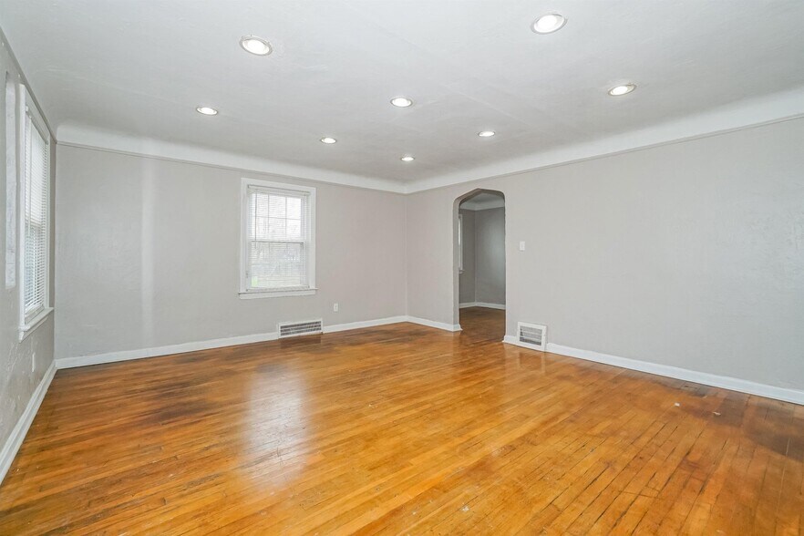 Building Photo - 651 Voelker Ave